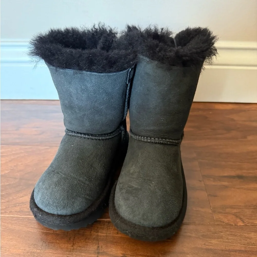 NWOT UGG Bailey Bow II Kids Boots-Size 8